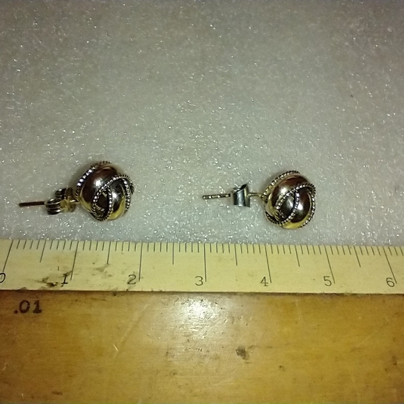 Round silver earrings - Picture 2 of 8